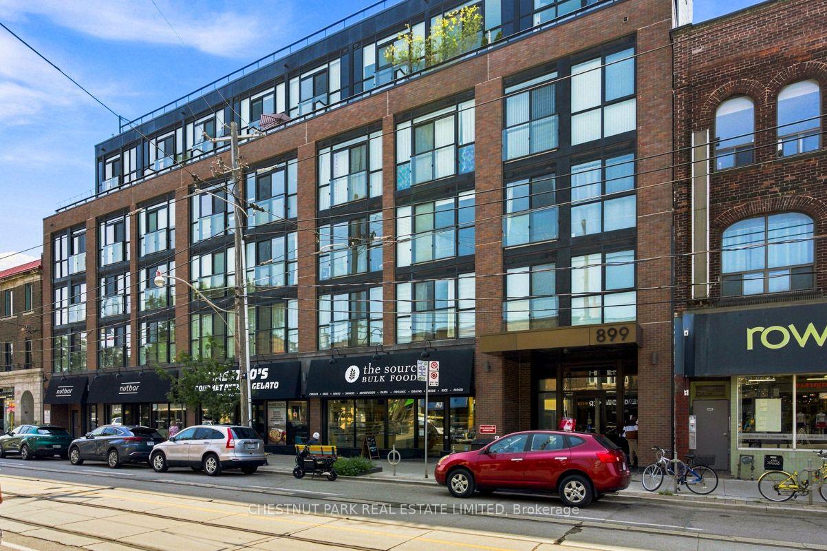 899 Queen Street E