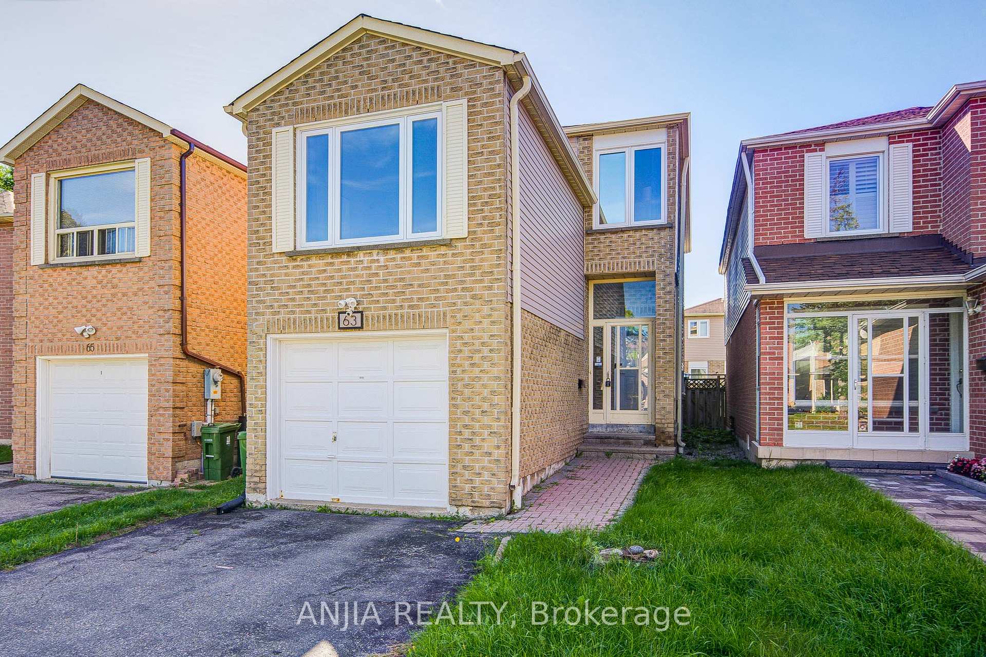 63 Enchanted Hills Crescent