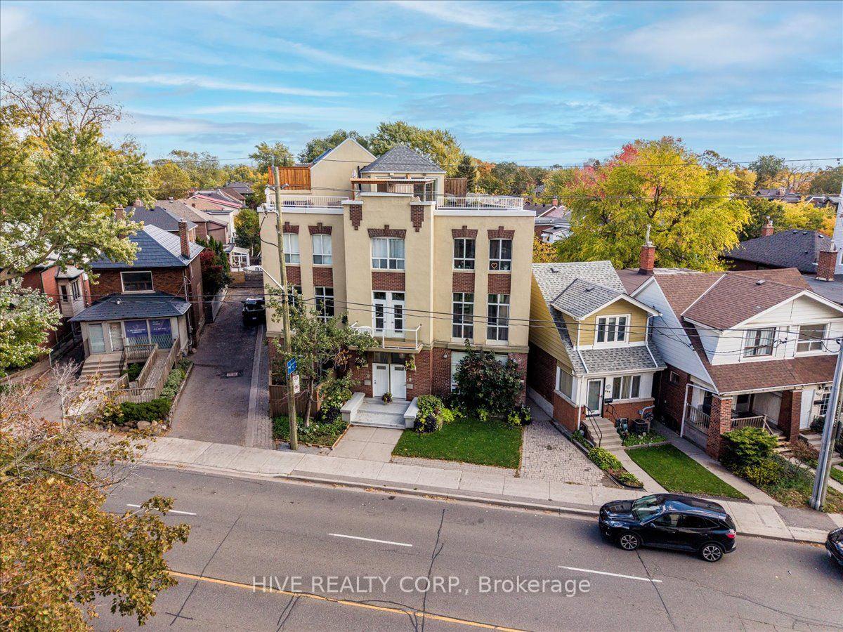 957 Broadview Avenue