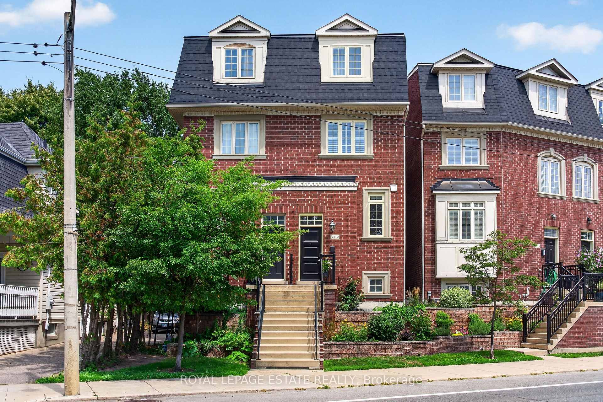 2112 Dundas Street E