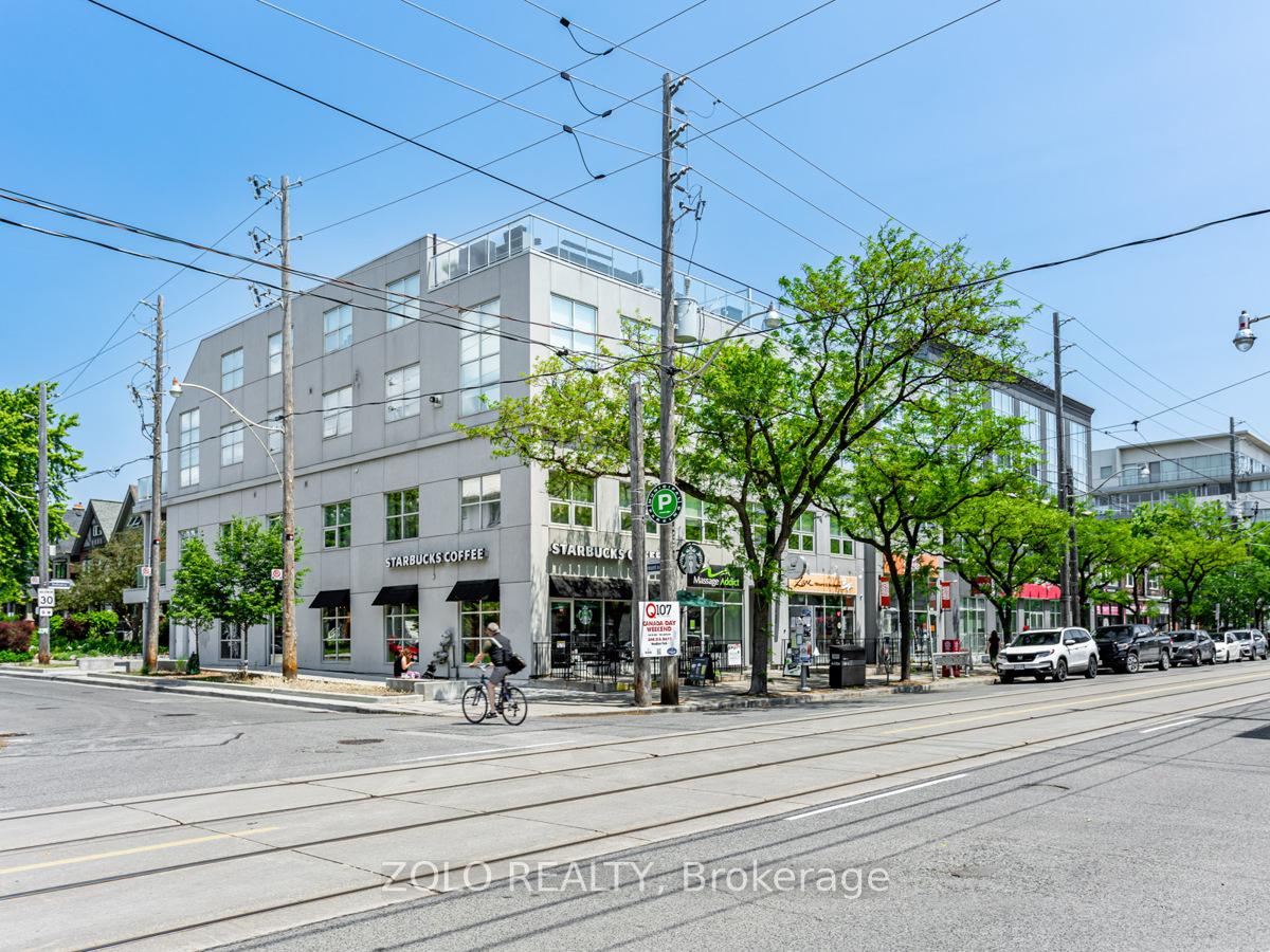 1842 Queen Street E