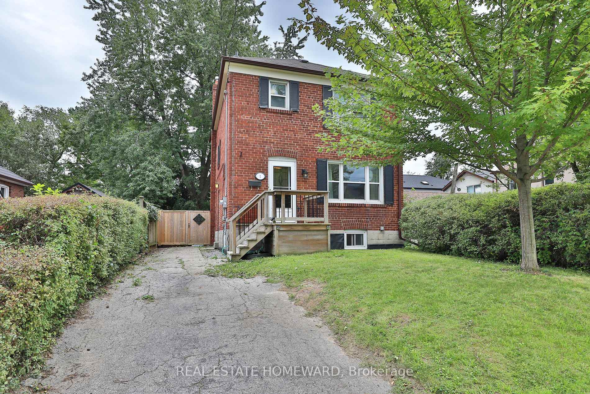 1 Pinegrove Avenue