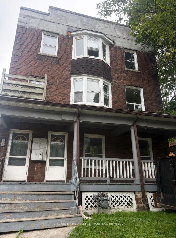 6 Redwood Avenue