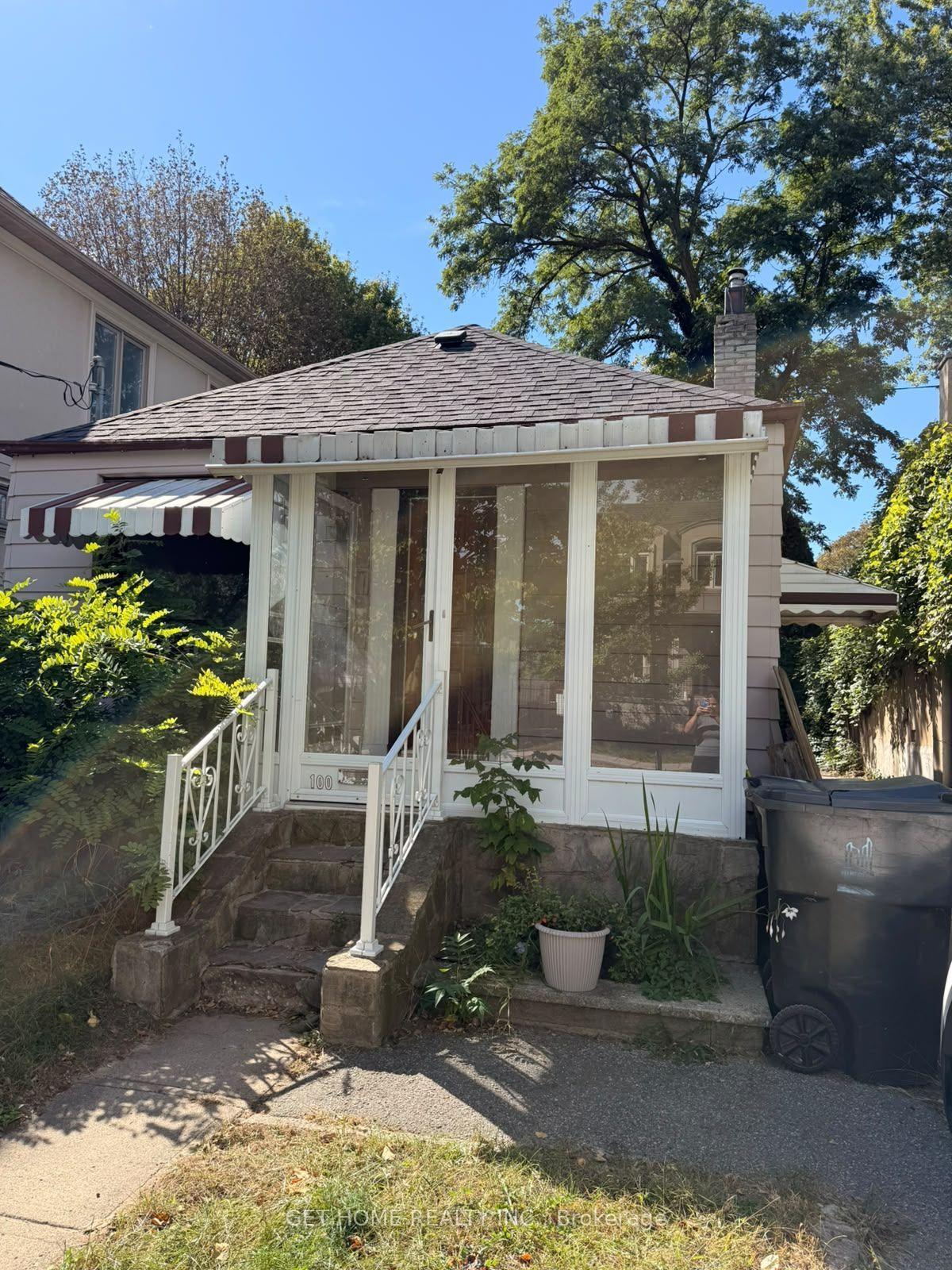 100 Cadorna Avenue