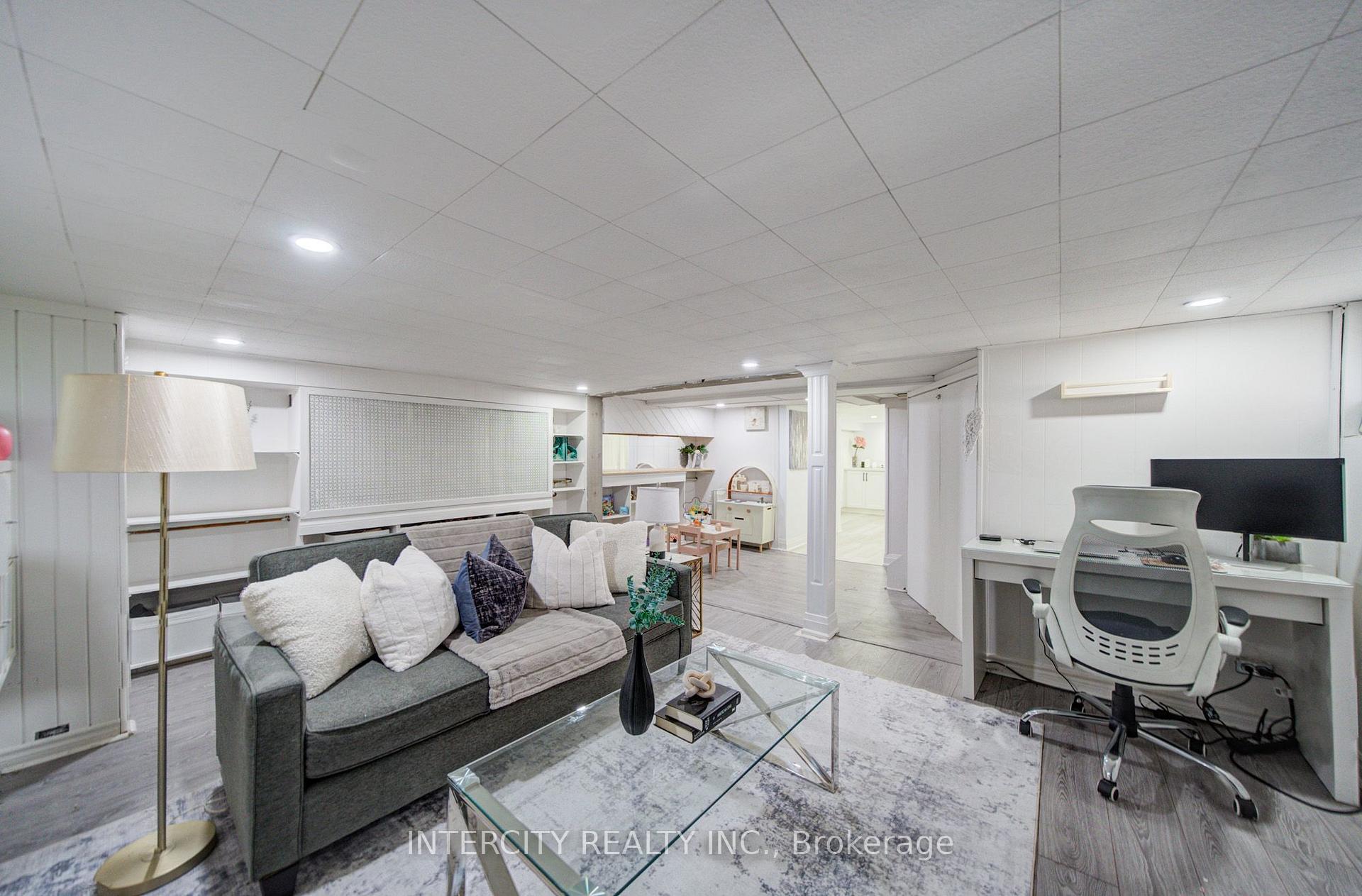 256 Blantyre Avenue