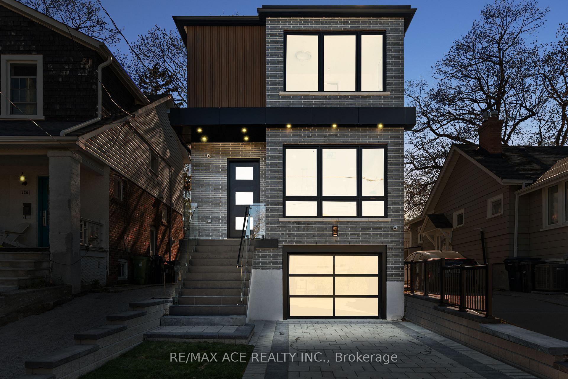 122 Warden Avenue