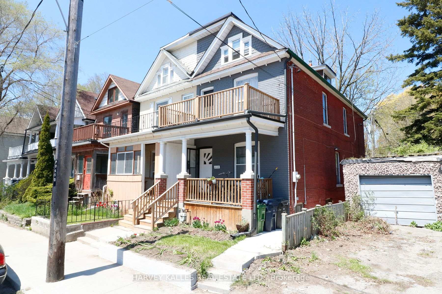 1450 Dundas Street E