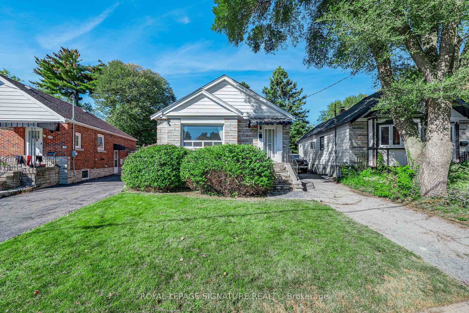 106 Meighen Avenue