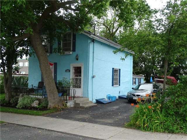 168 Mary St