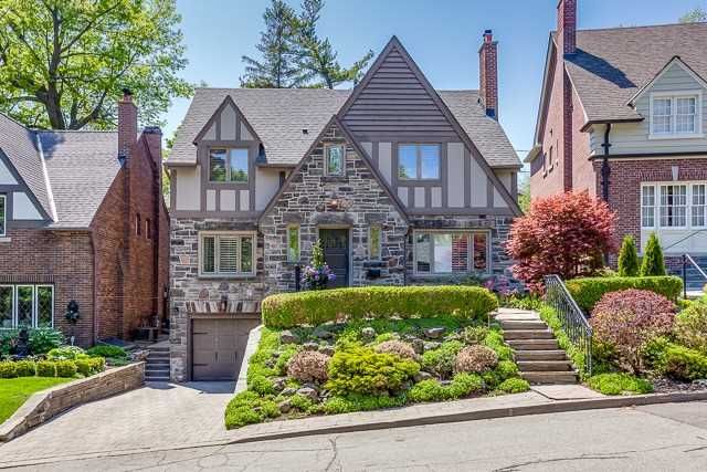 30 Fallingbrook Cres