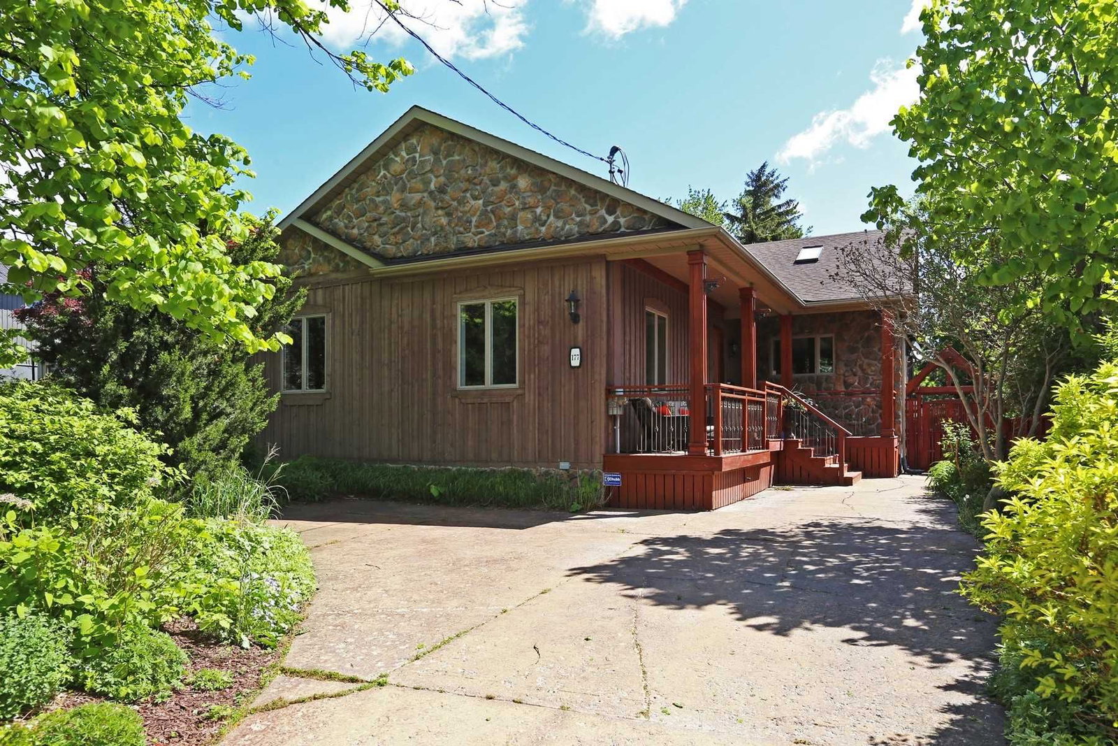 177 Scarboro Cres