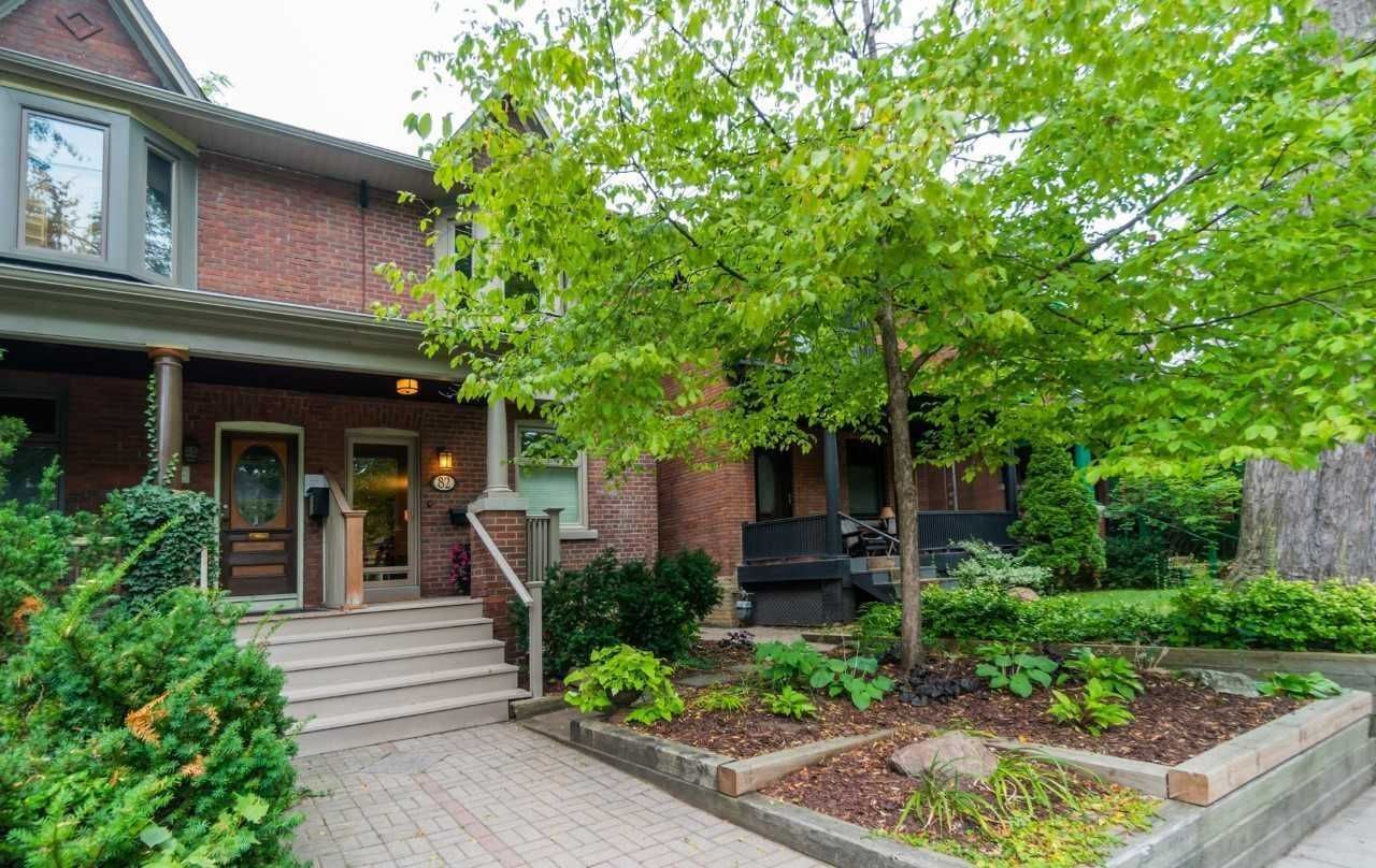 82 Dearbourne Ave