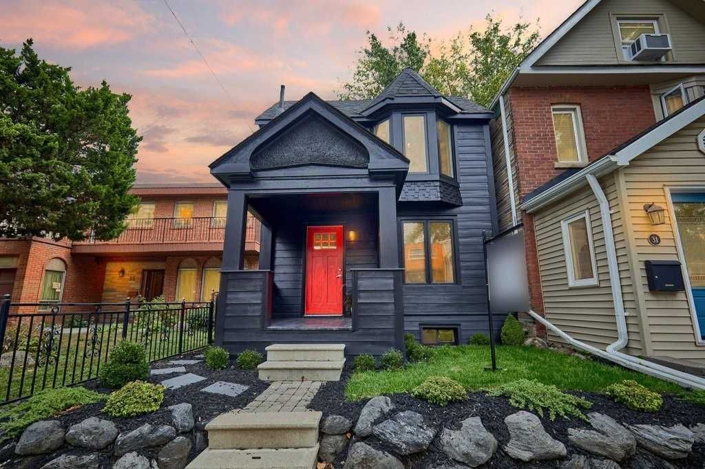 33 Coxwell Ave