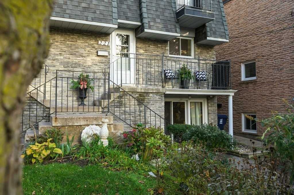 221 Beech Ave