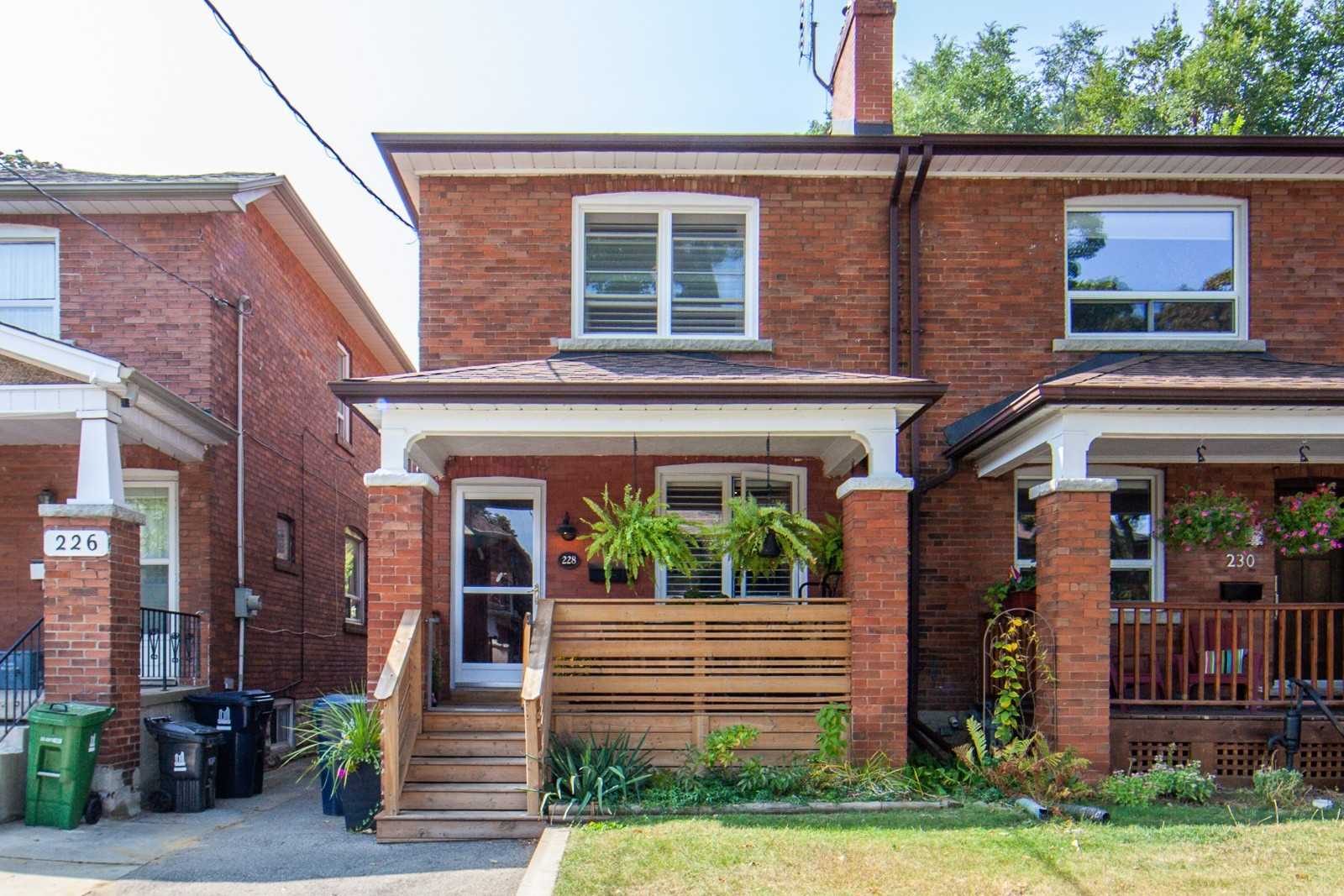 228 Dewhurst Blvd N