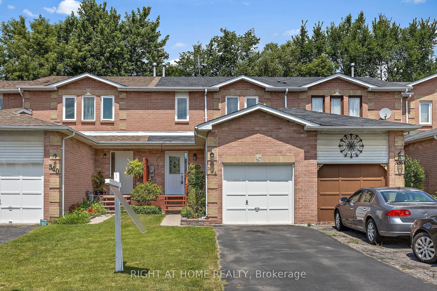 338 Sheffield Crt