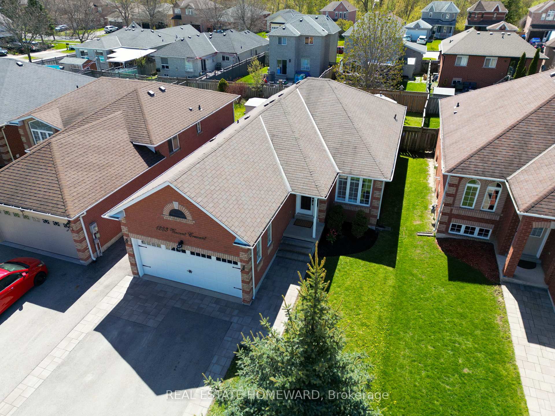 1283 Vincent Crescent