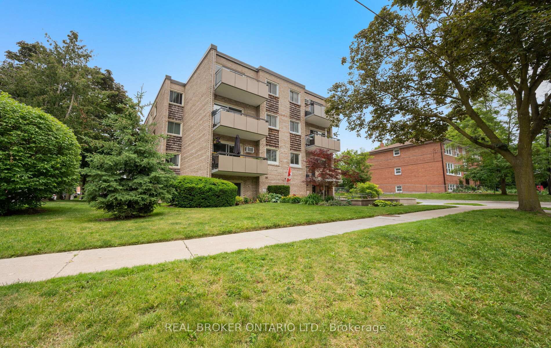 21 Elizabeth Street S