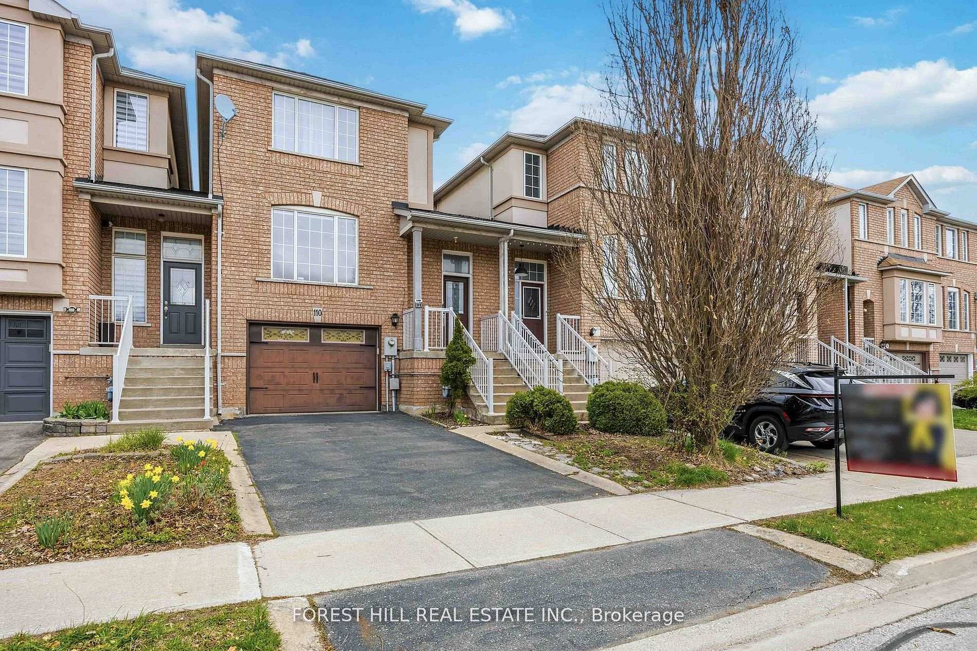110 Foxfield Crescent