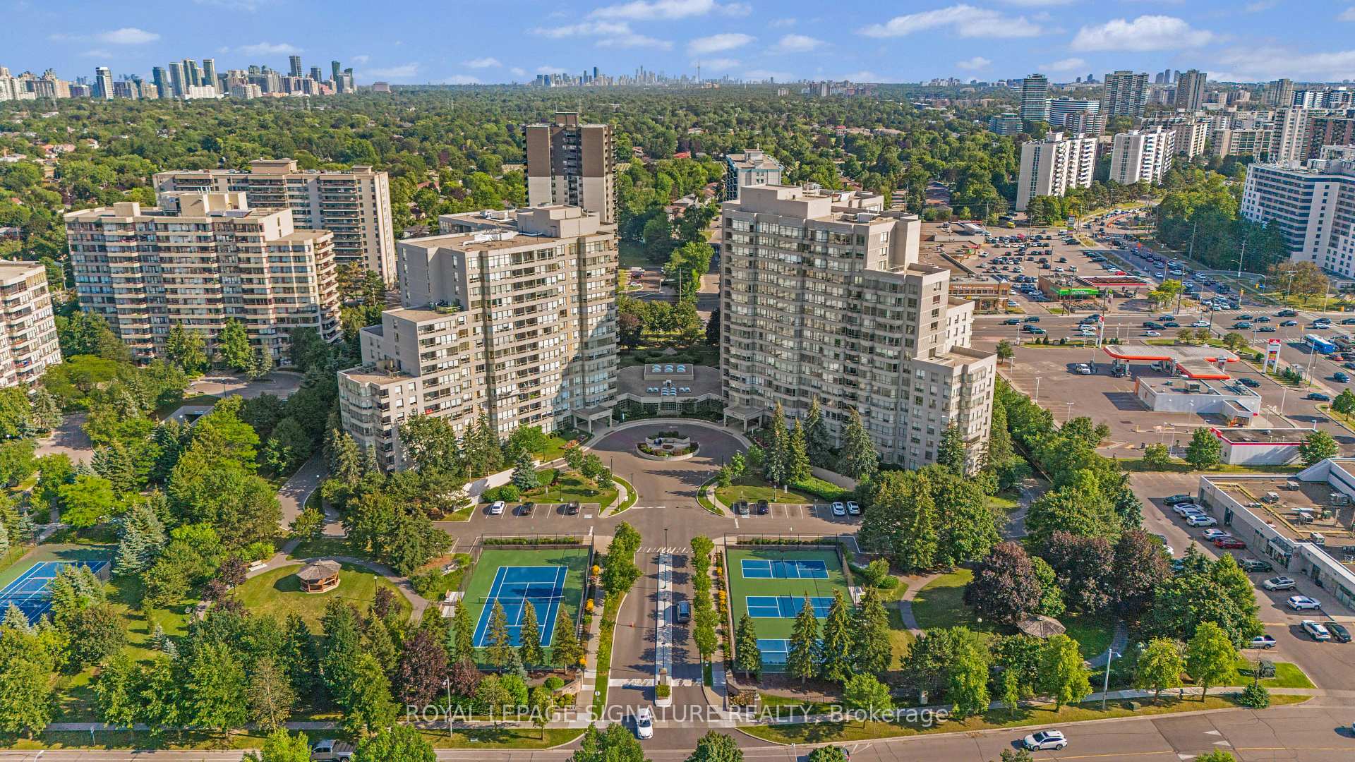 11 Townsgate Drive
