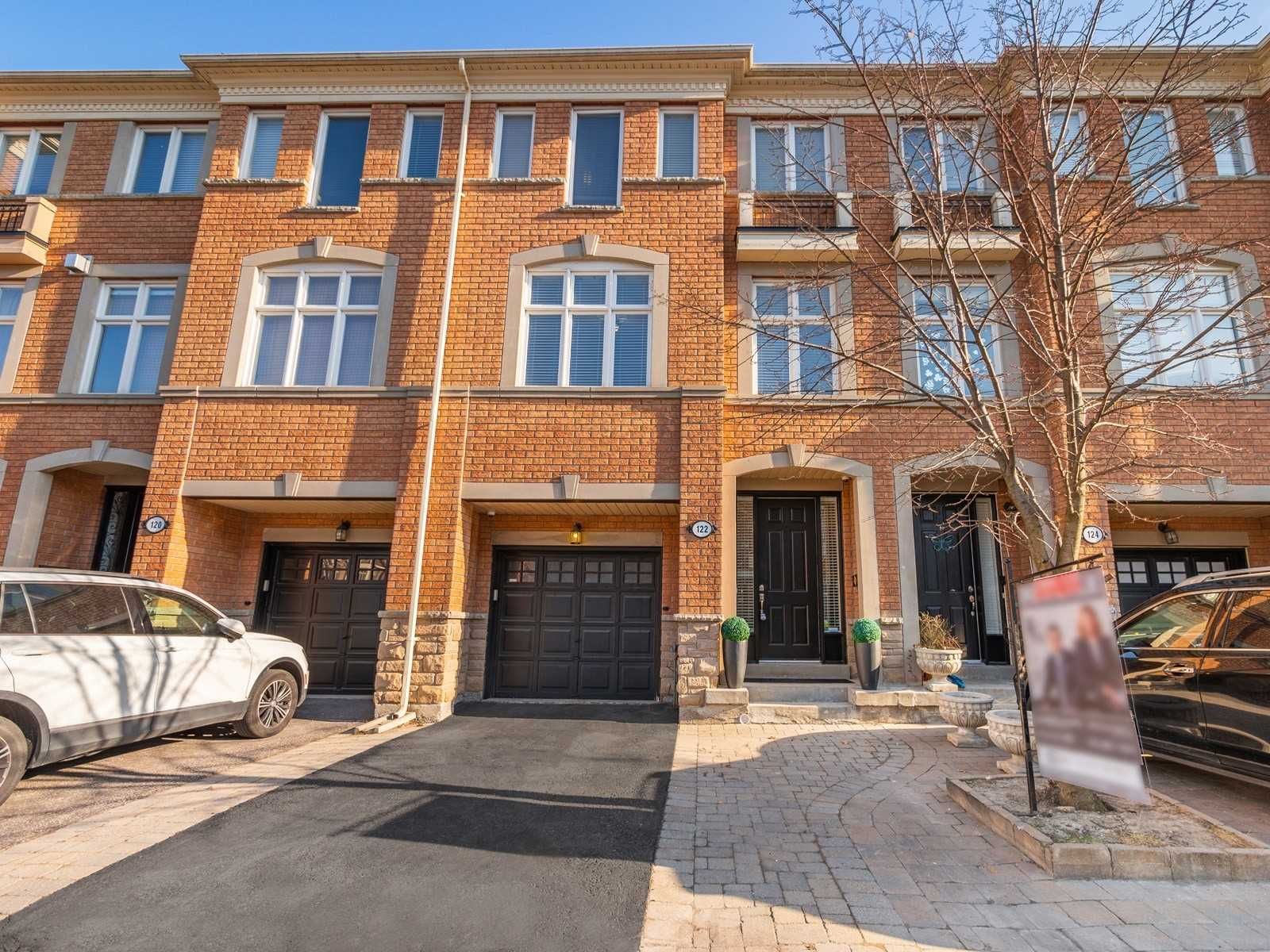 122 Vittorio De Luca Dr