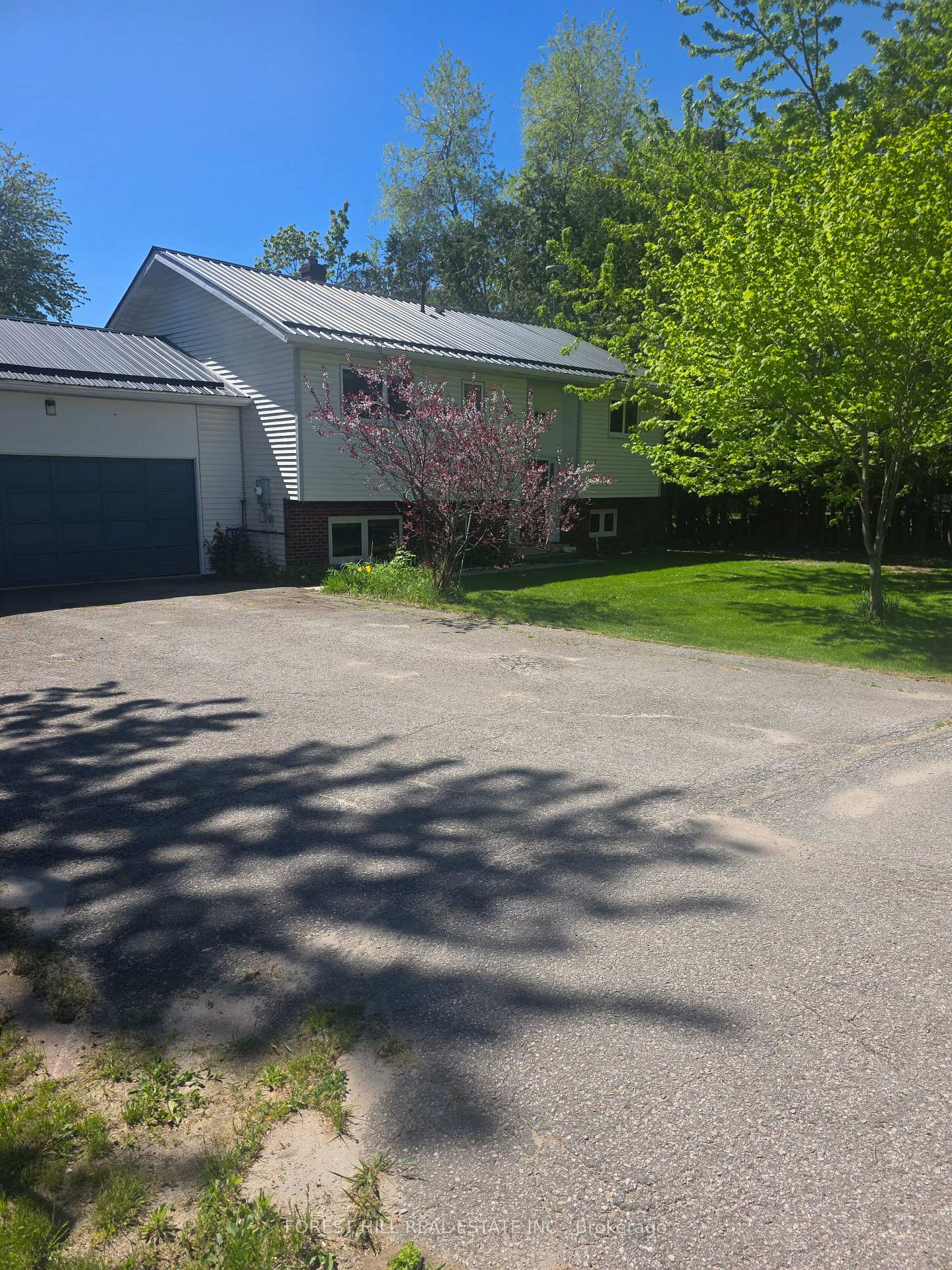 859 Lakeshore Road E