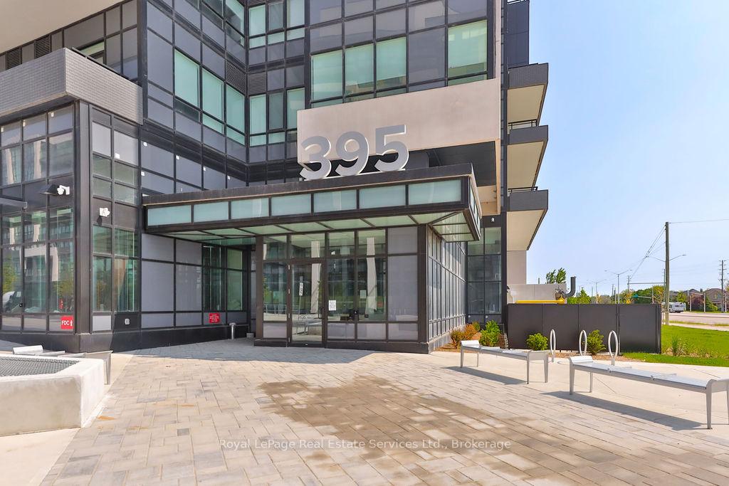395 Dundas Street W