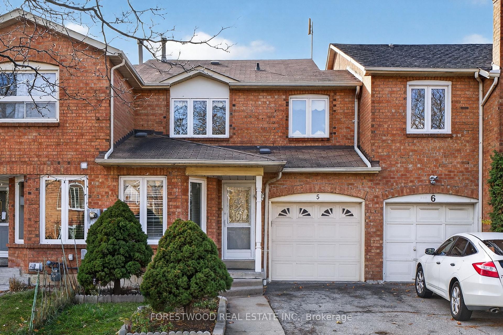 320 Tailfeather Crescent