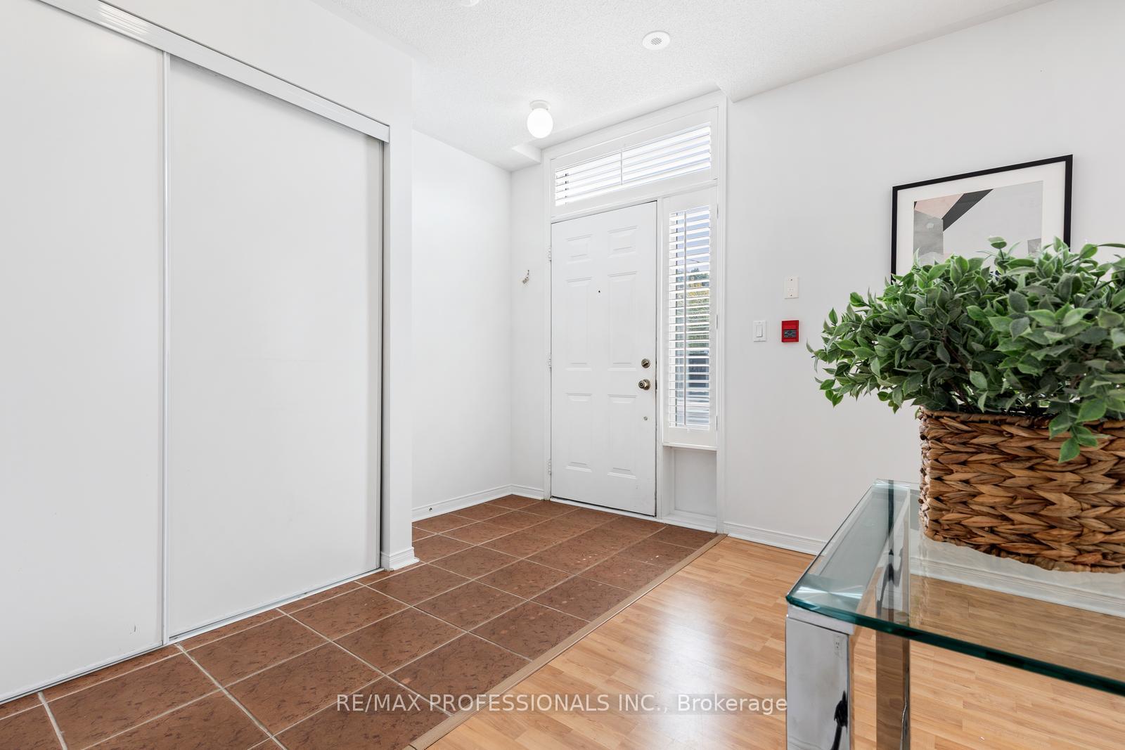 3400 Lake Shore Boulevard W