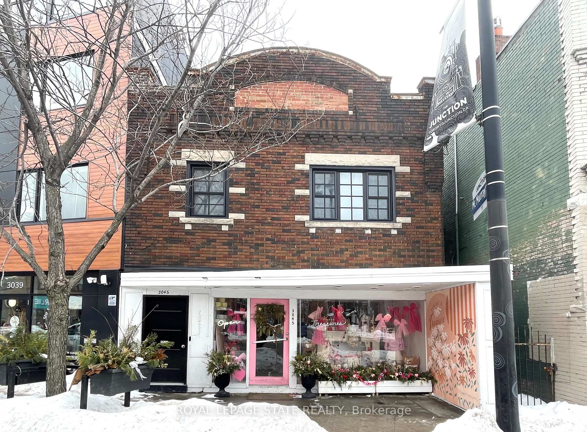 3045 Dundas Street W
