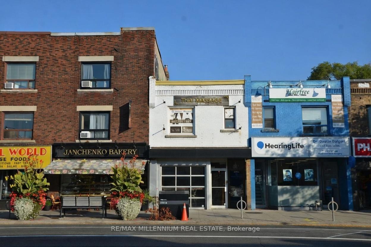 2392 Bloor Street W