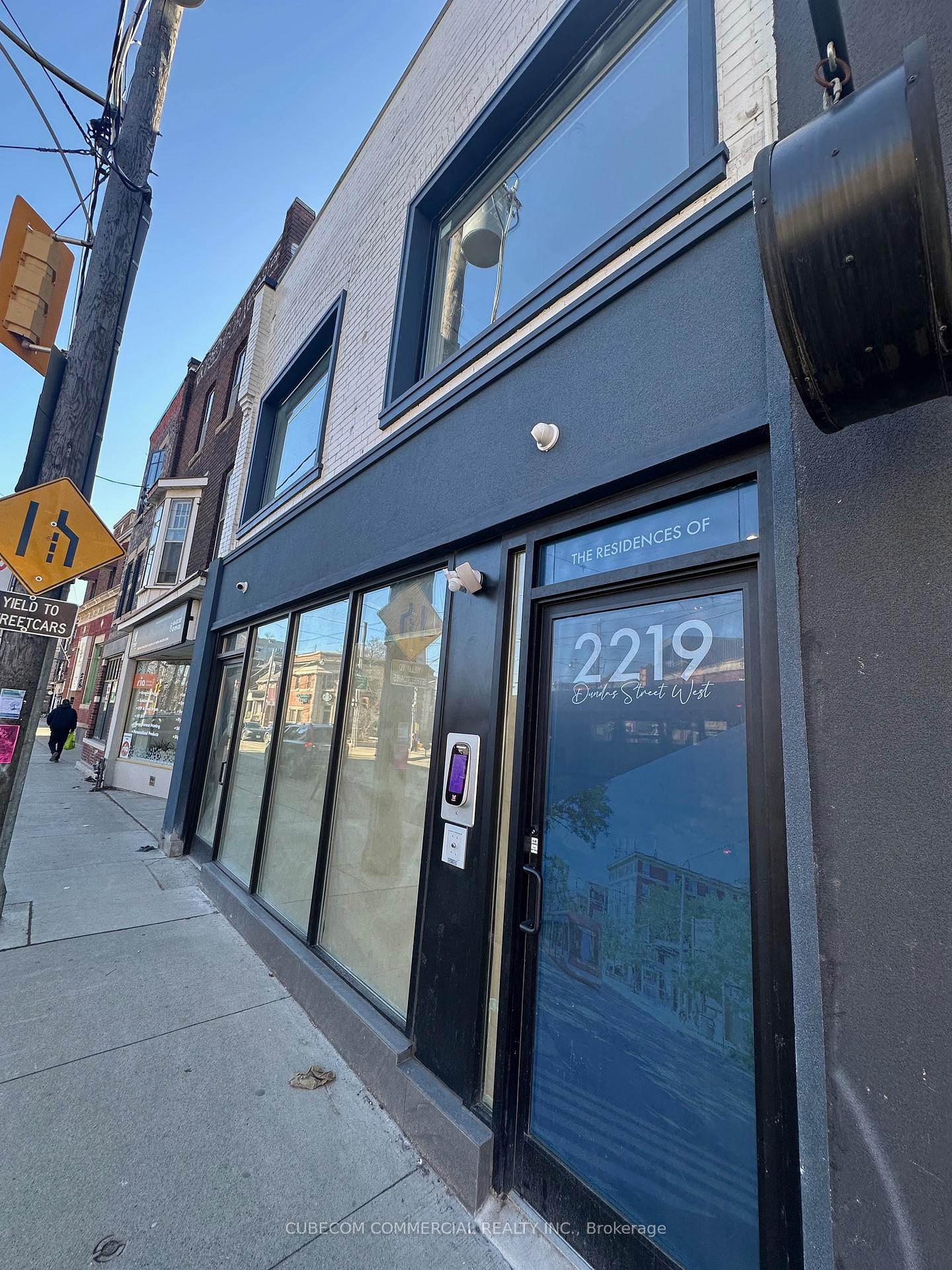 2219 Dundas Street W
