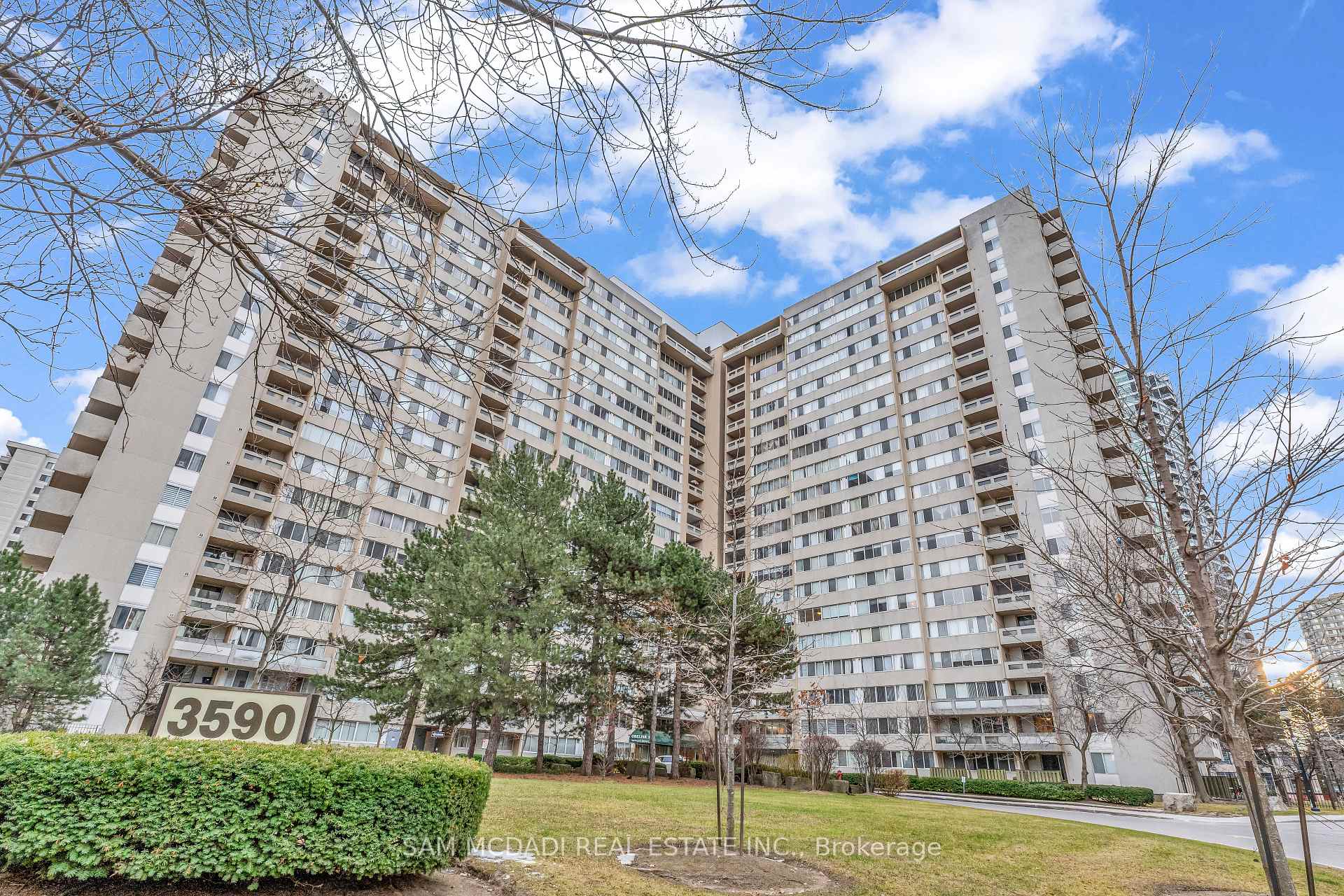 3590 Kaneff Crescent