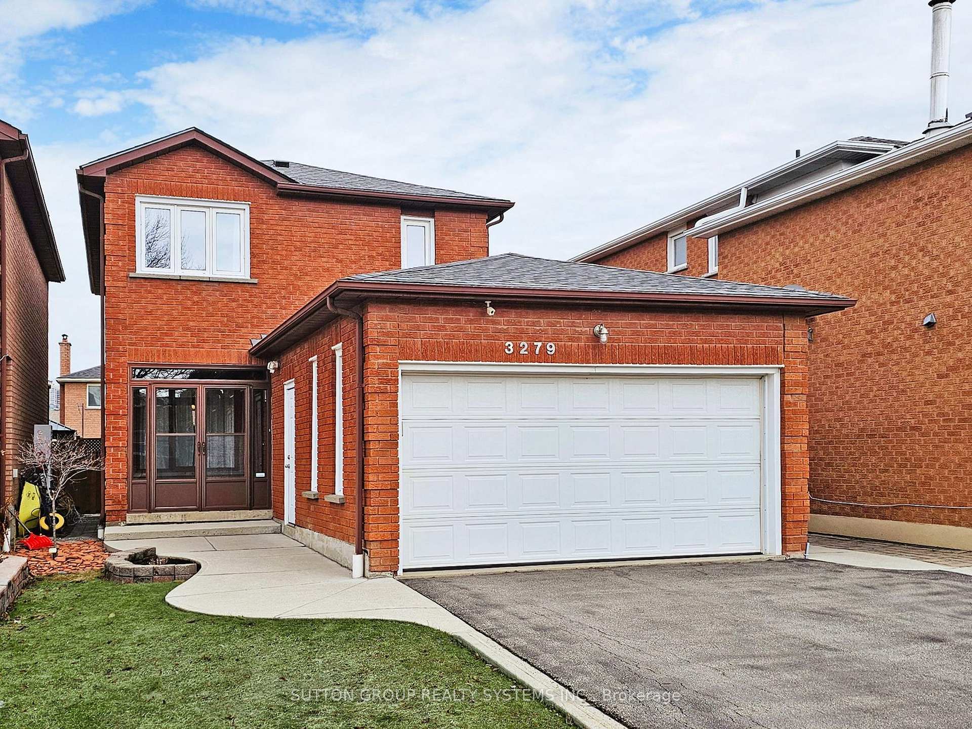 3279 Pilcom Crescent