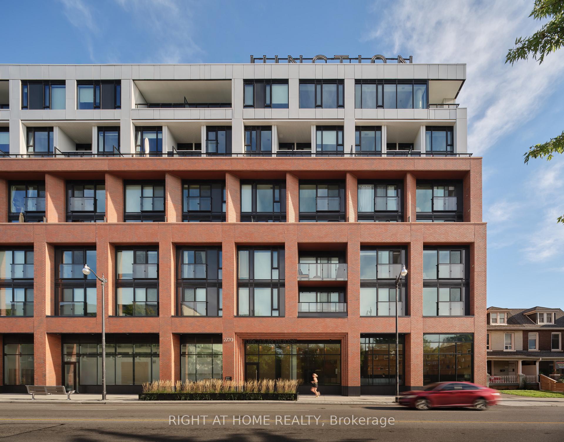 2720 Dundas Street W