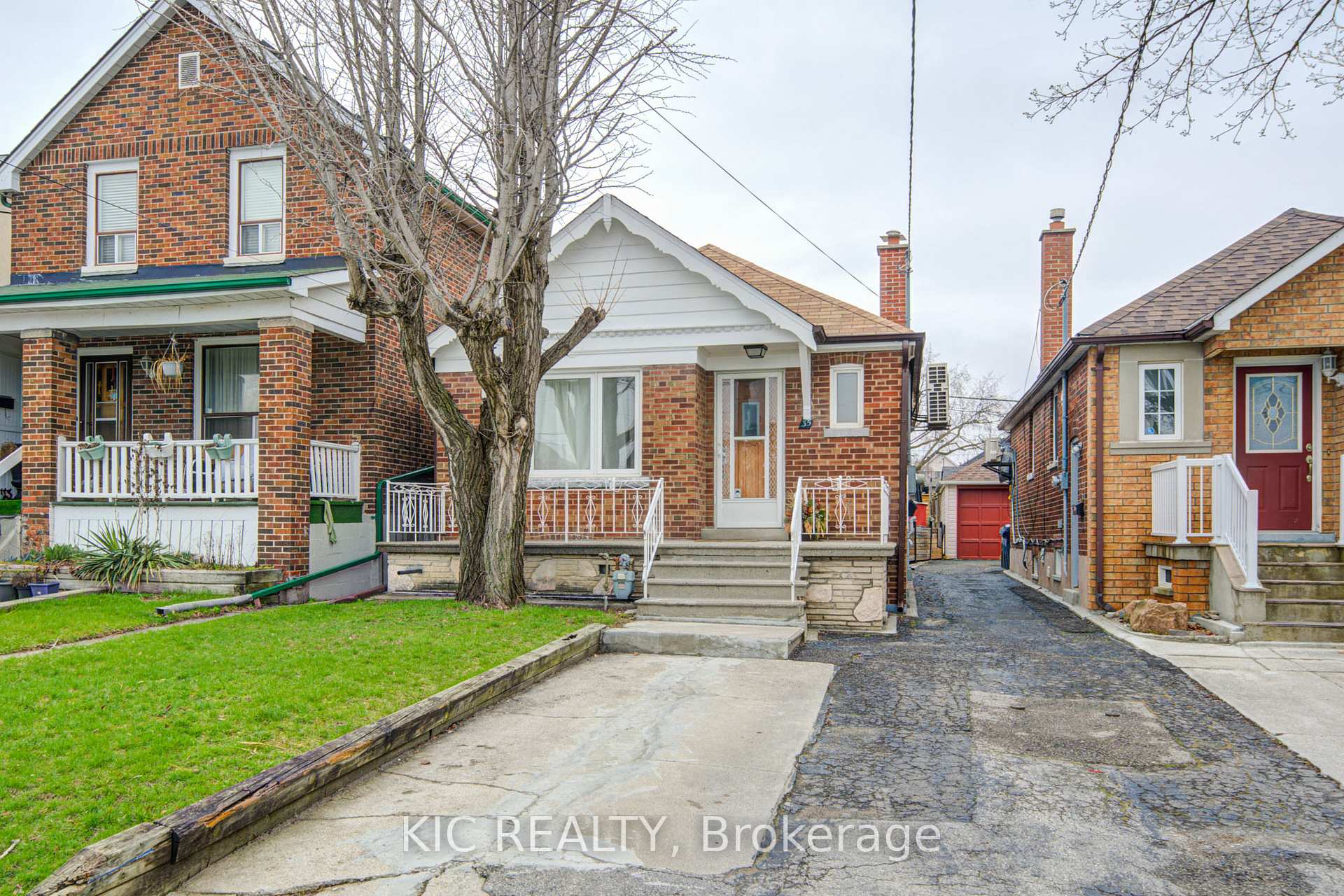 35 MONTCALM Avenue
