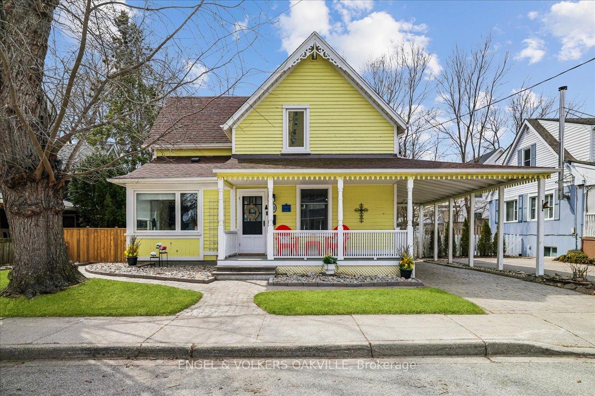 38 John Street S