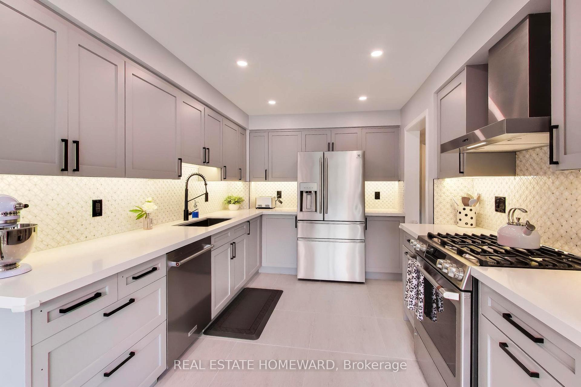 3375 Fenwick Crescent