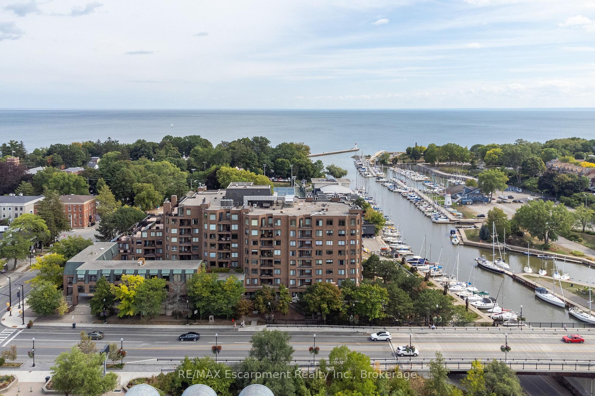 100 Lakeshore Road E