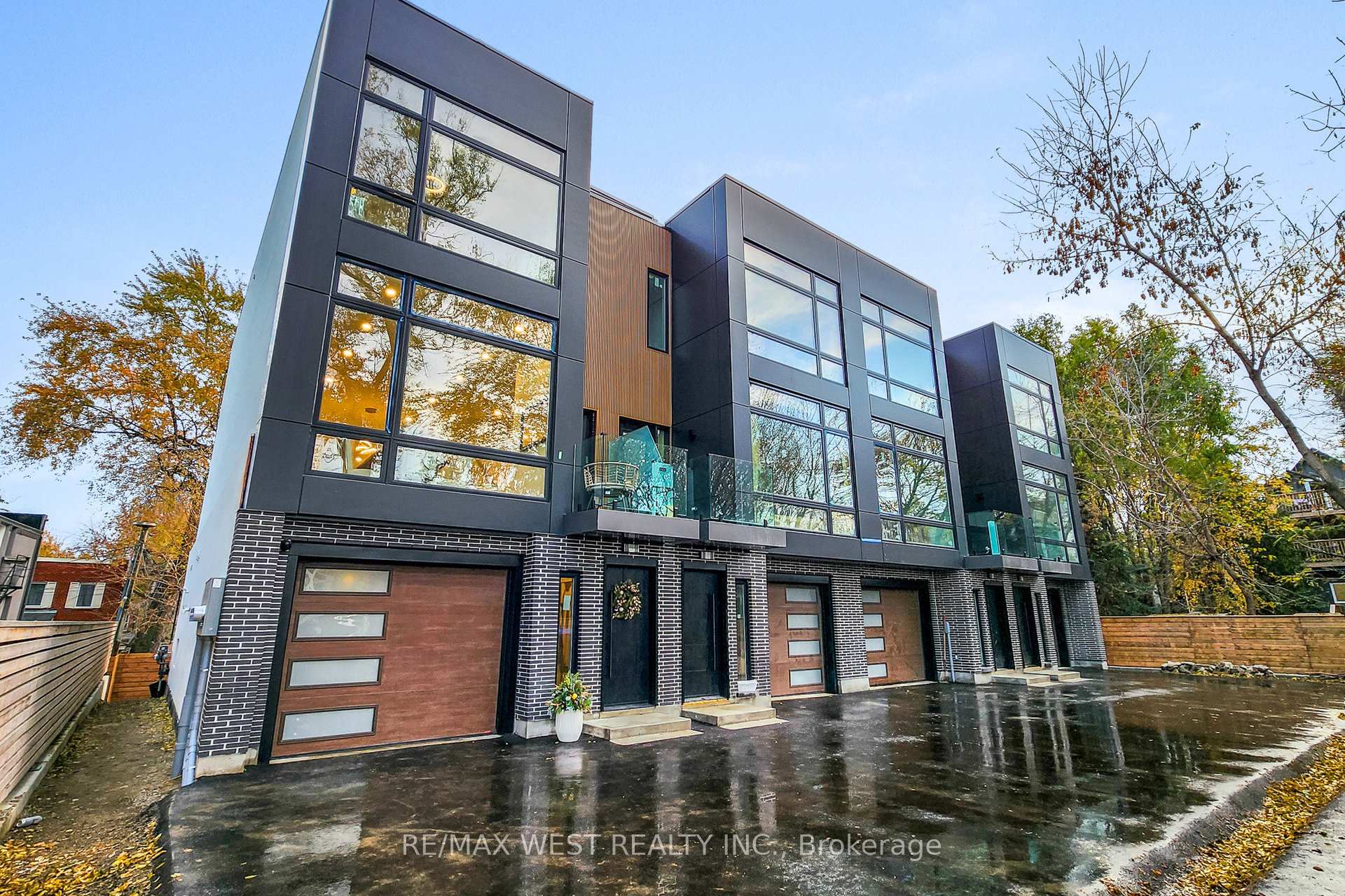 2639R Dundas Street W