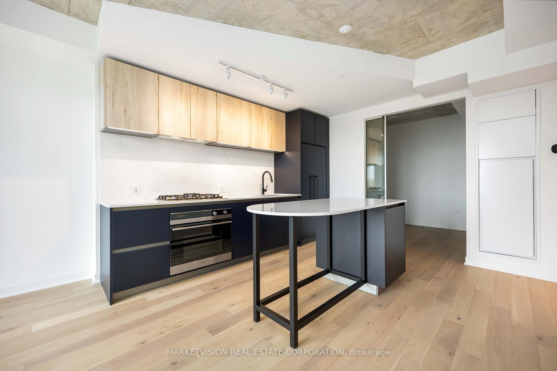 2625 Dundas Street W