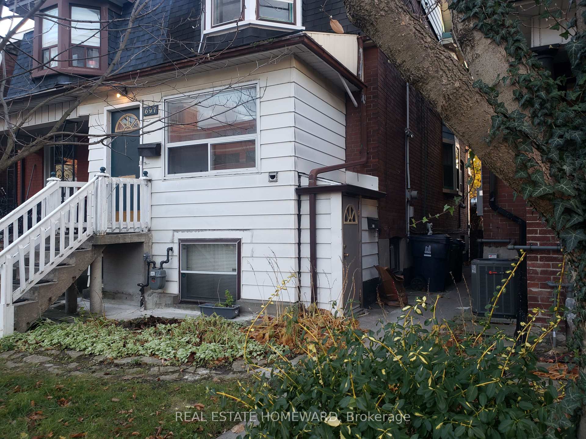 697 Dupont Street
