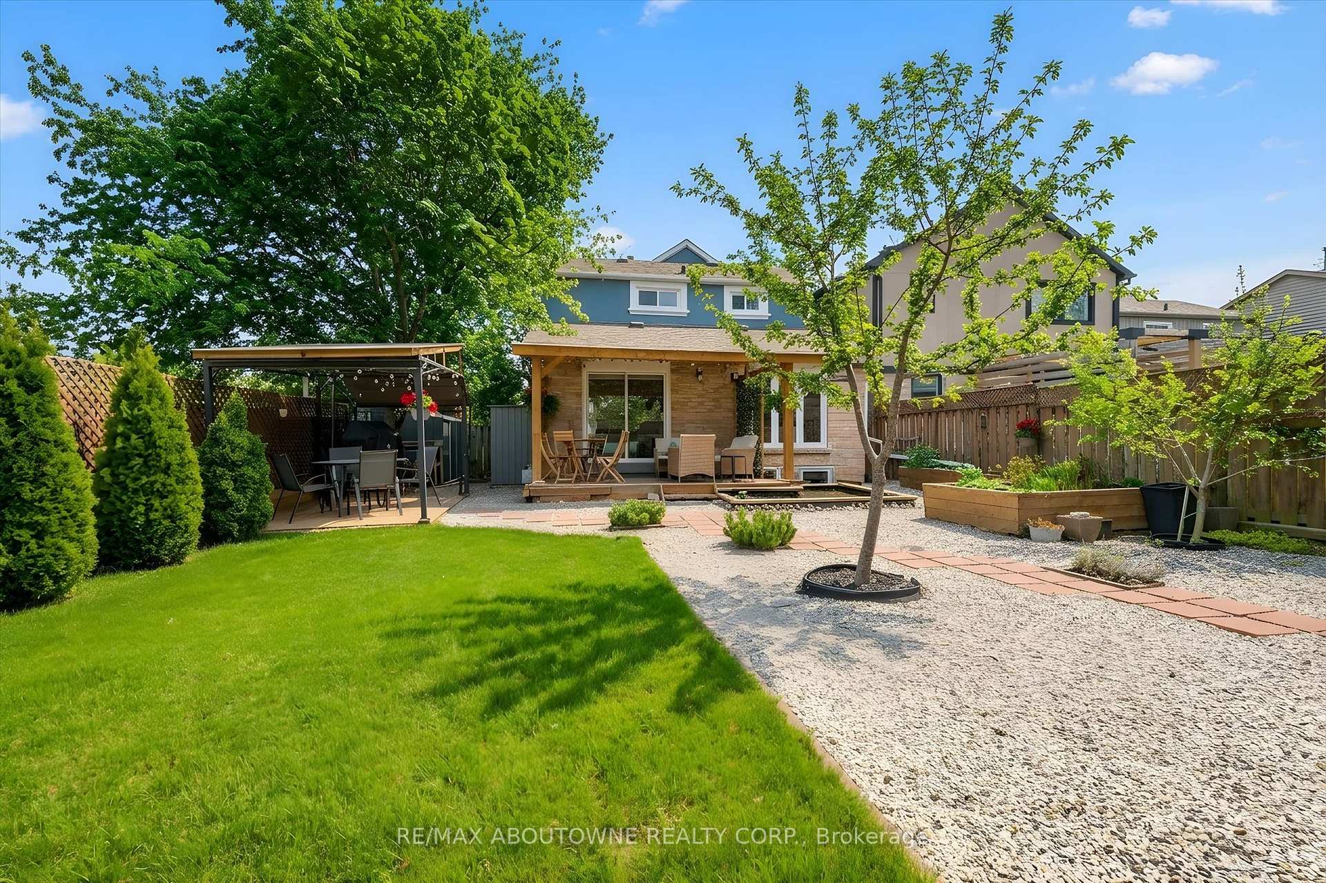 395 Maidstone Crescent