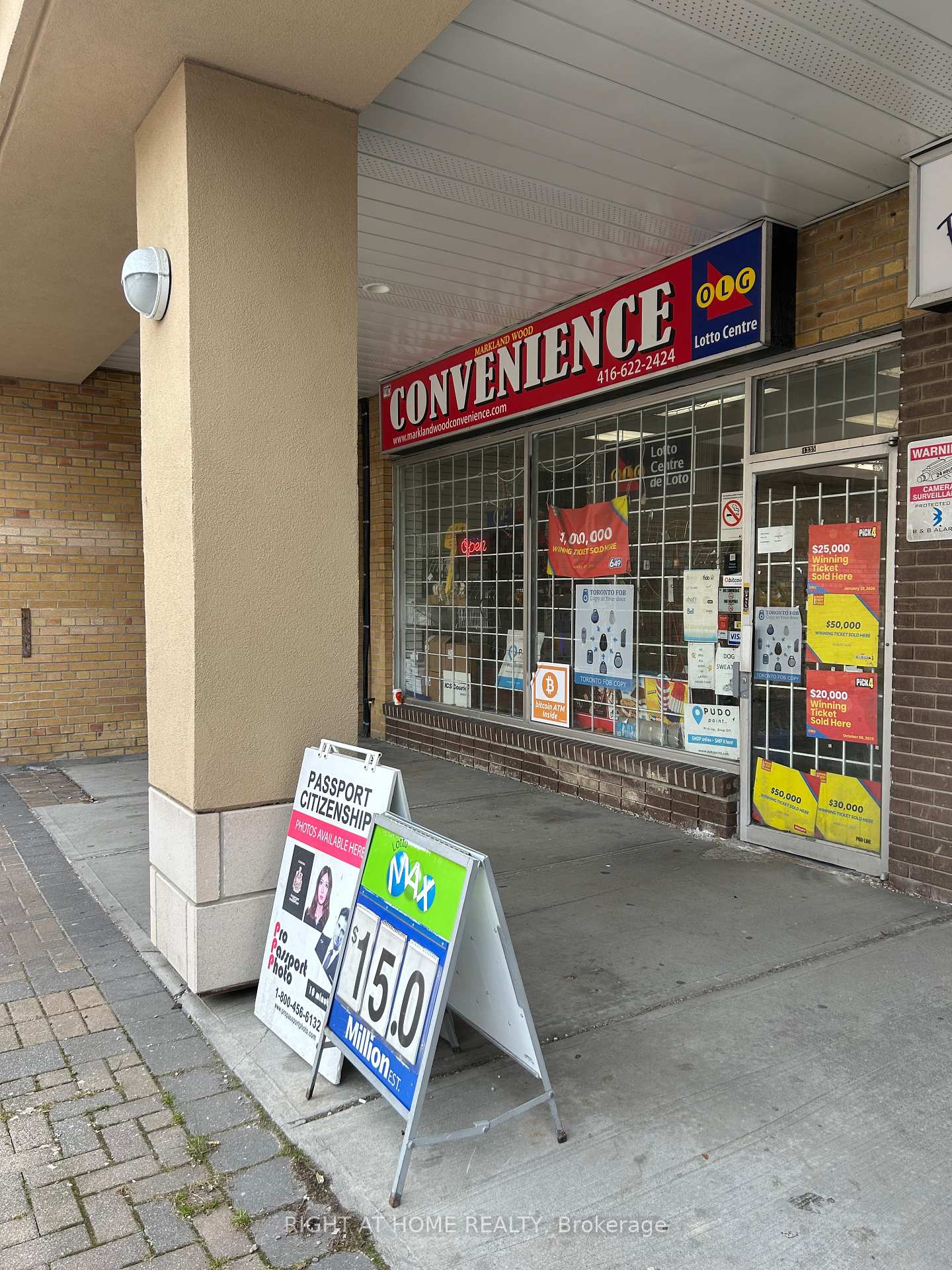 4335 Bloor Street W