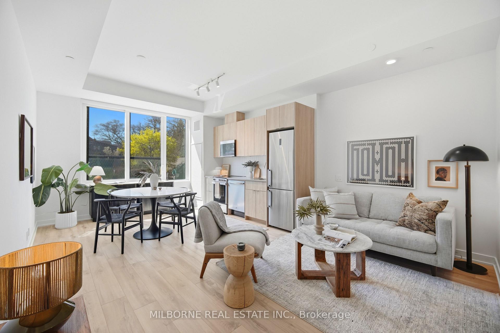 1660 Bloor Street W