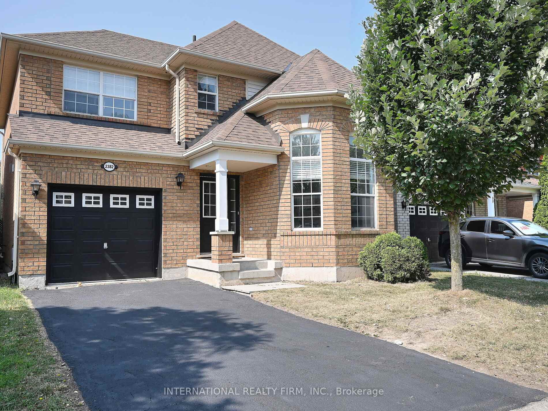 2382 Falkland Crescent