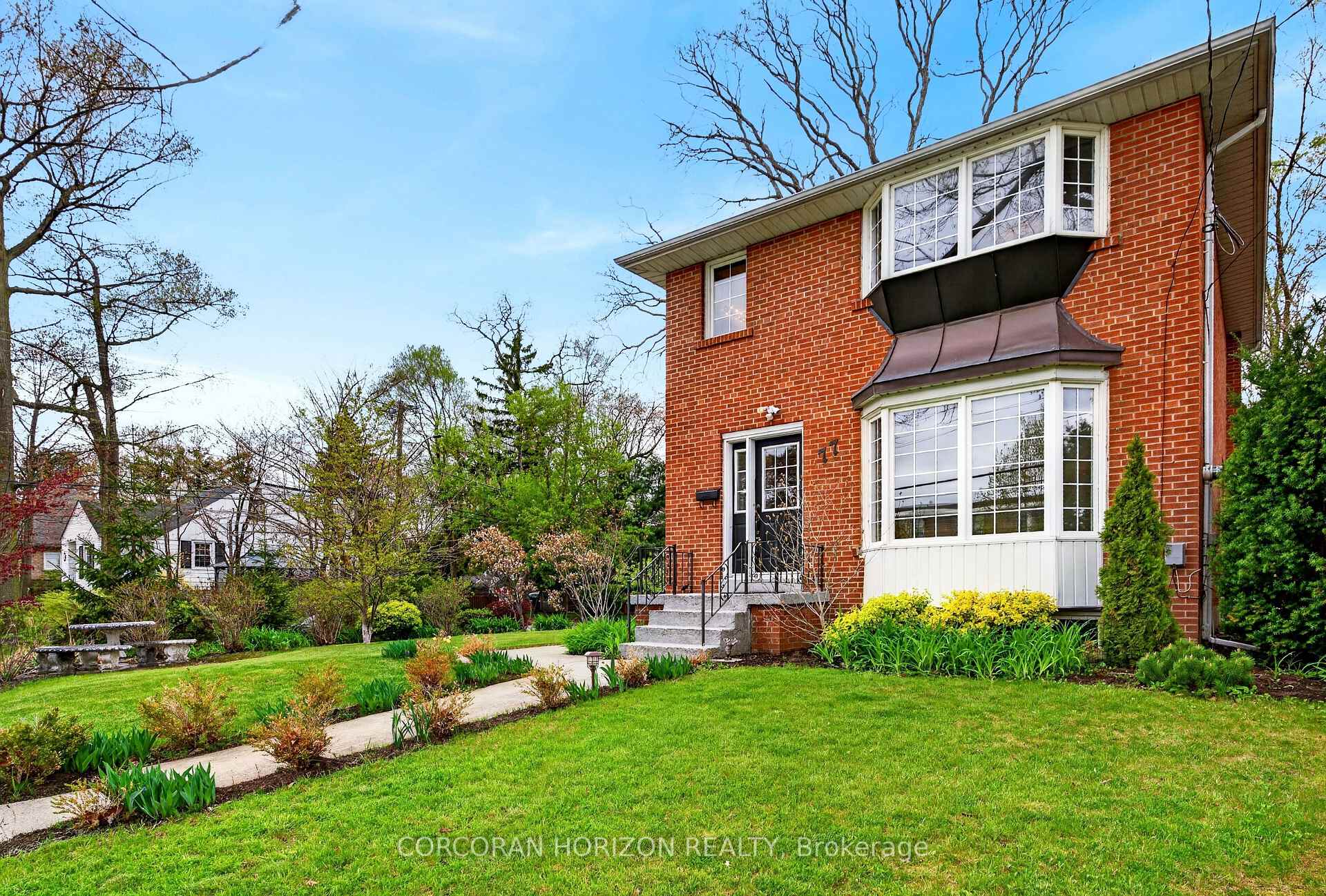 77 Mineola Road E