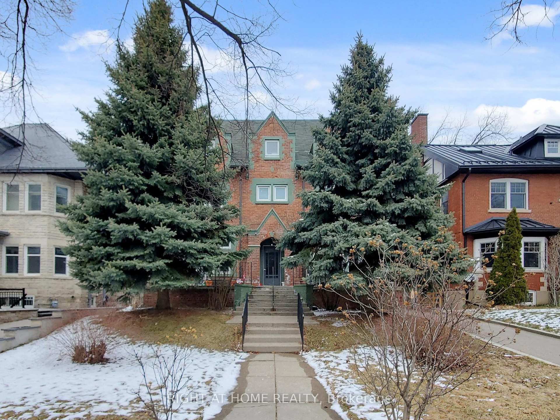 32 High Park Boulevard