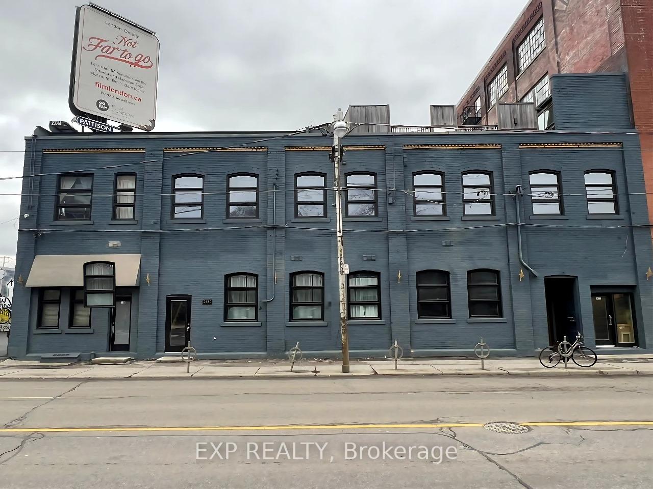 2480 Dundas Street W
