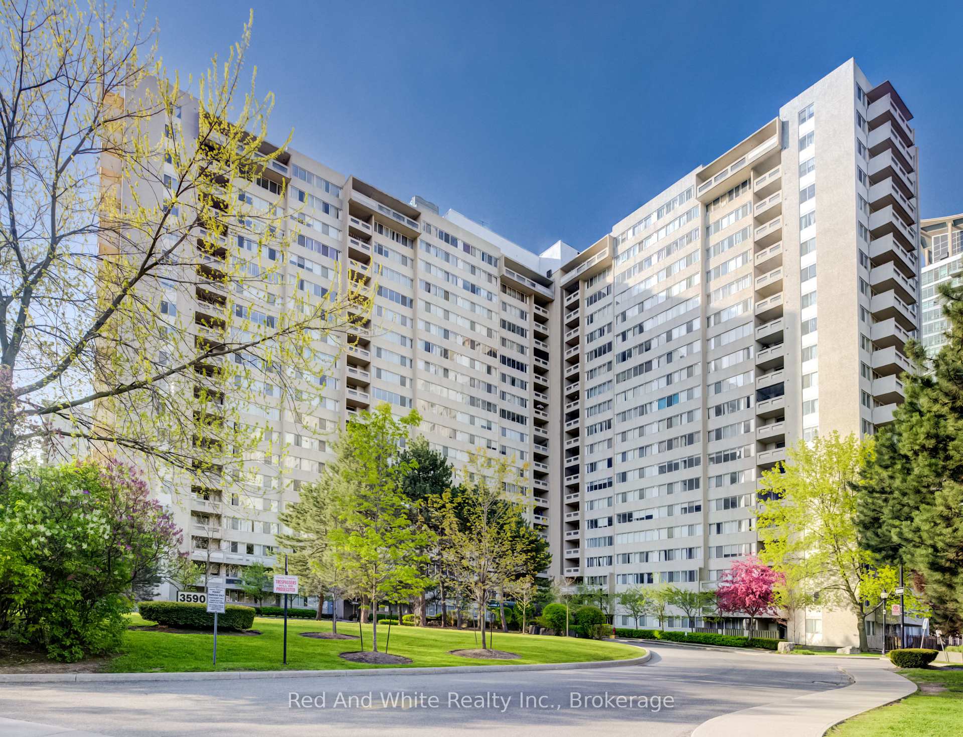 3590 Kaneff Crescent